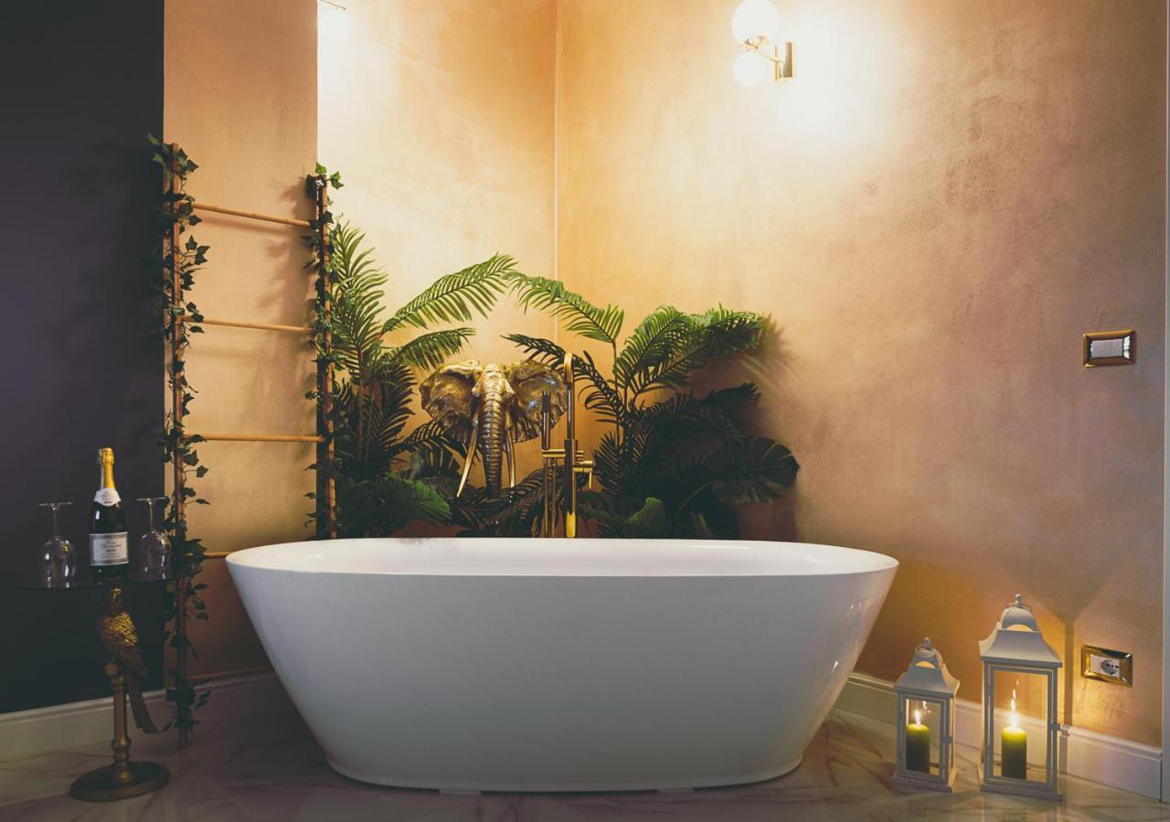 Jungle Suite --- Vasca In Camera Turijn Buitenkant foto