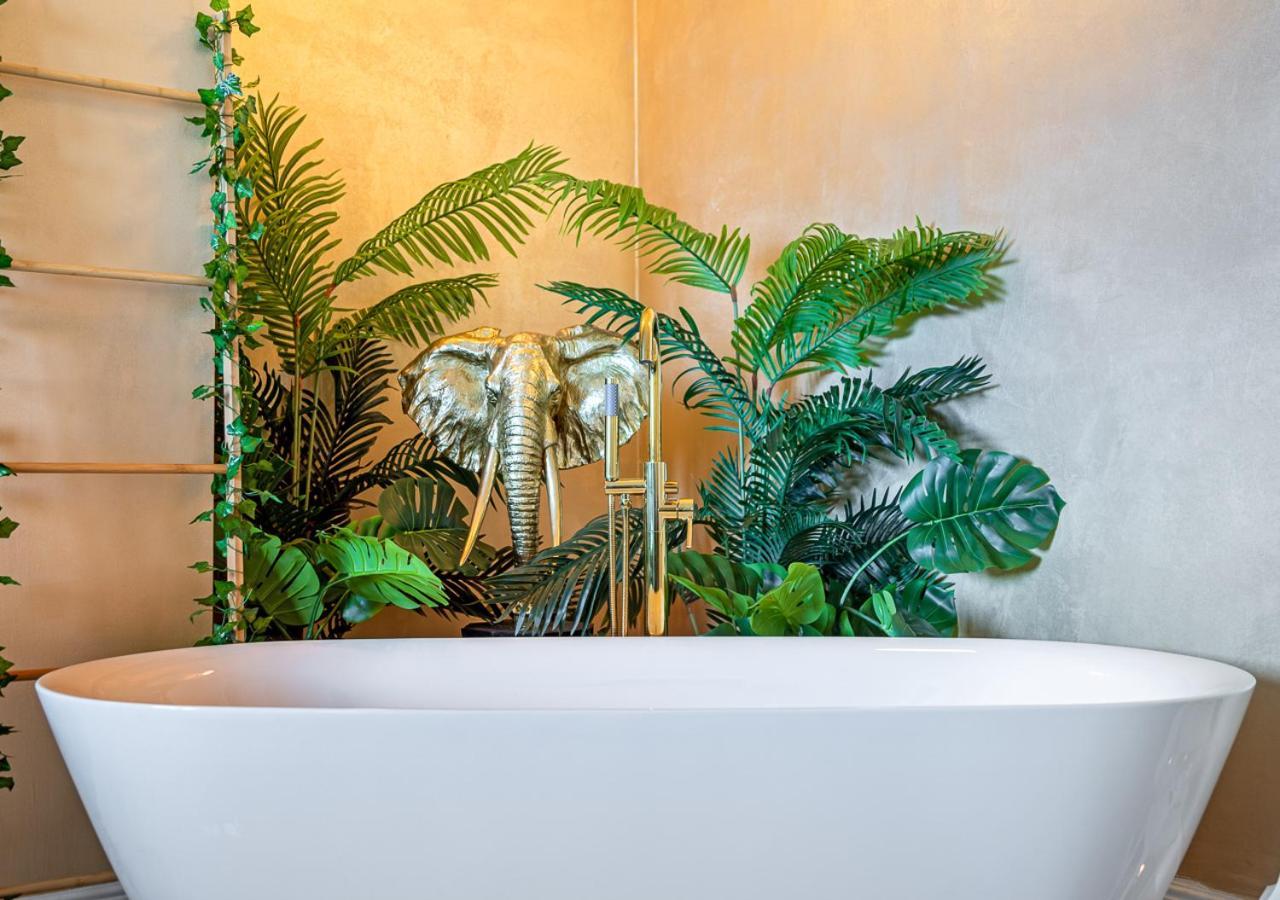 Jungle Suite --- Vasca In Camera Turijn Buitenkant foto